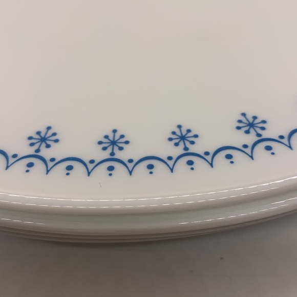 Set of 4 CORELLE Livingware by Corning dinner plates.  Blue snowflake design. - Picture 3 of 4